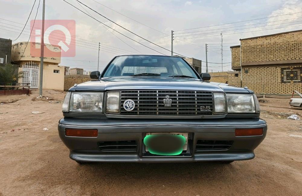 تۆیۆتا کراون